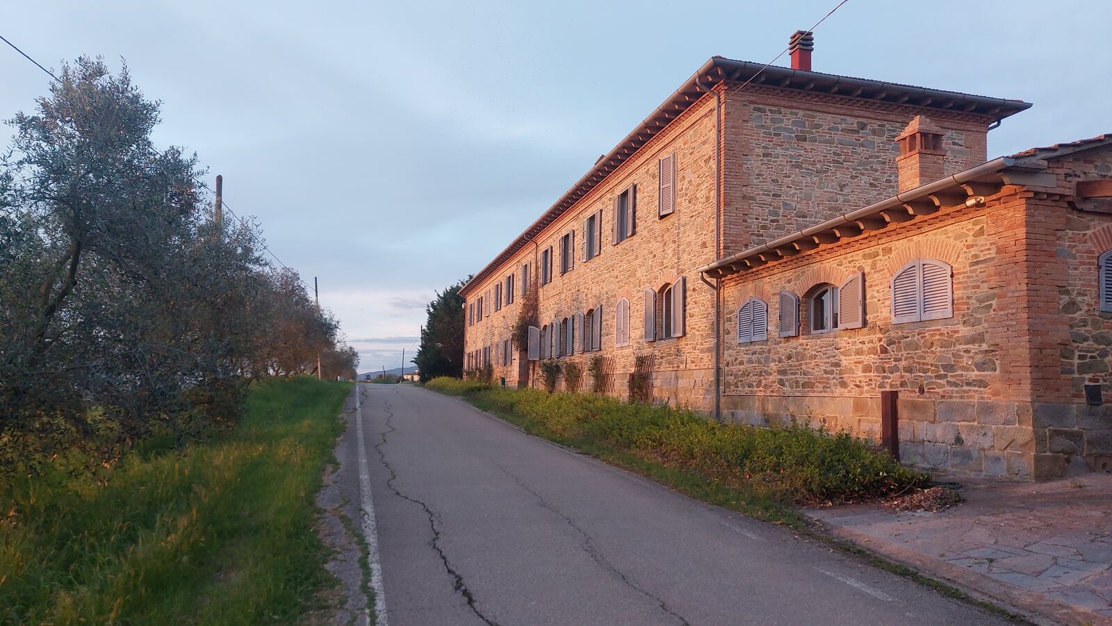 Het landhuis in de avondzon